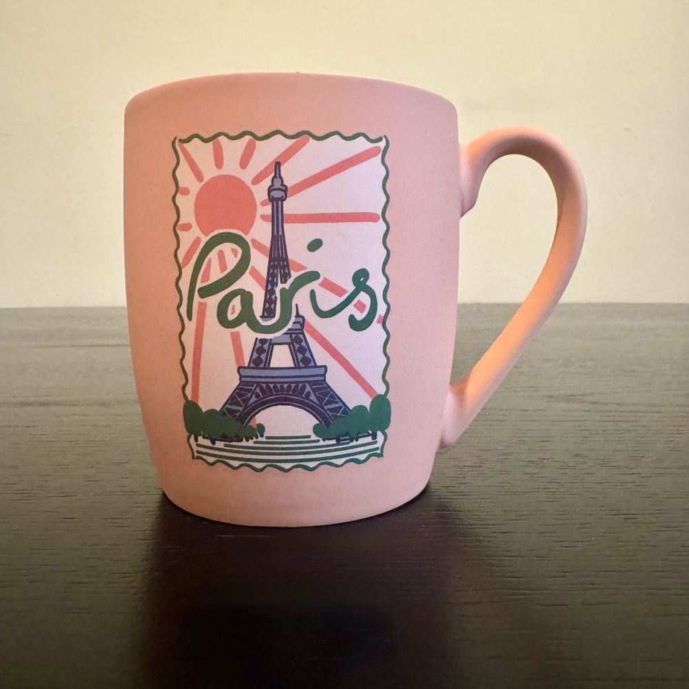 🍑 Punch Studio’s soft touch, oversized, 20
oz Paris Coffee Mug 🍑